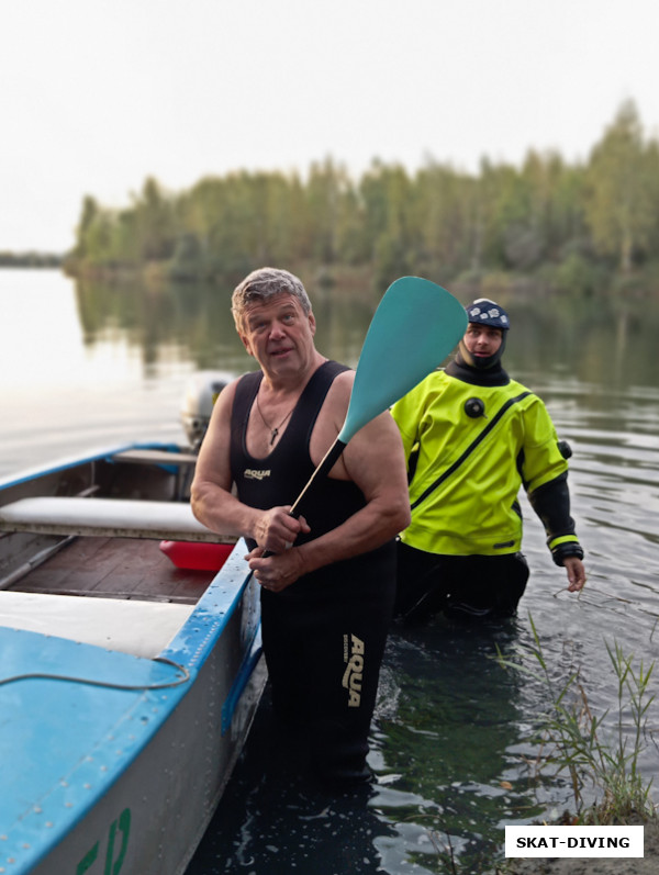 Парфенов Николай, Вокрячко Сергей, приехали сдавать нормативы по курсу RESCUE, согласились помочь в поиске утонувшего мальчика, нашли весло и слава Богу