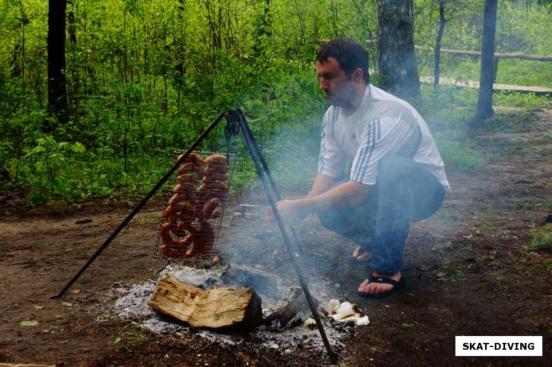 Повесьма Василий, сардельки на костре