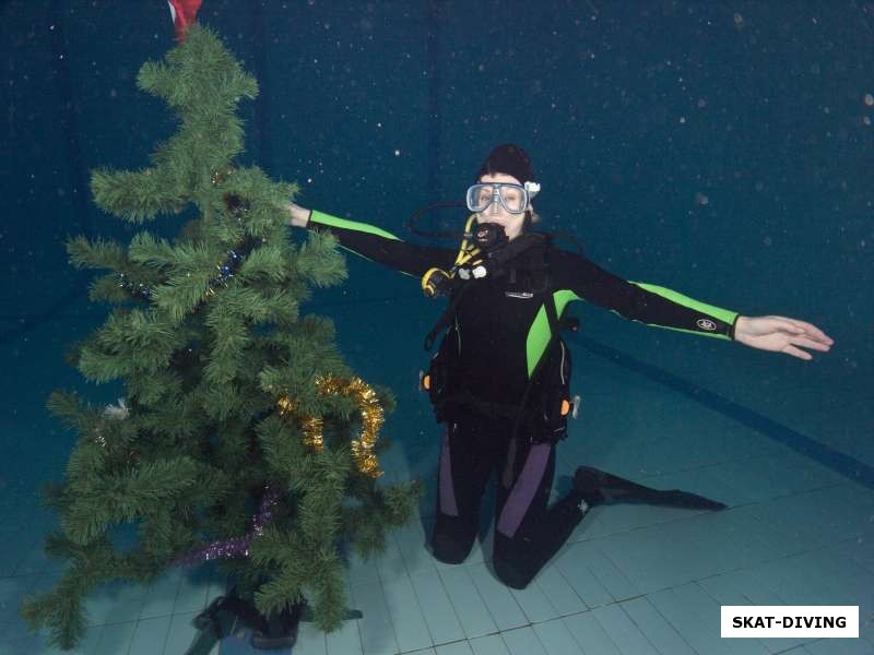 Титова Ирина, у Новогодней подводной елки