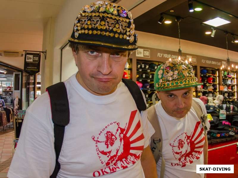 Голубев Владимир, Веснин Радий, в прикольных шляпах и фирменных футболках нашего путешествия