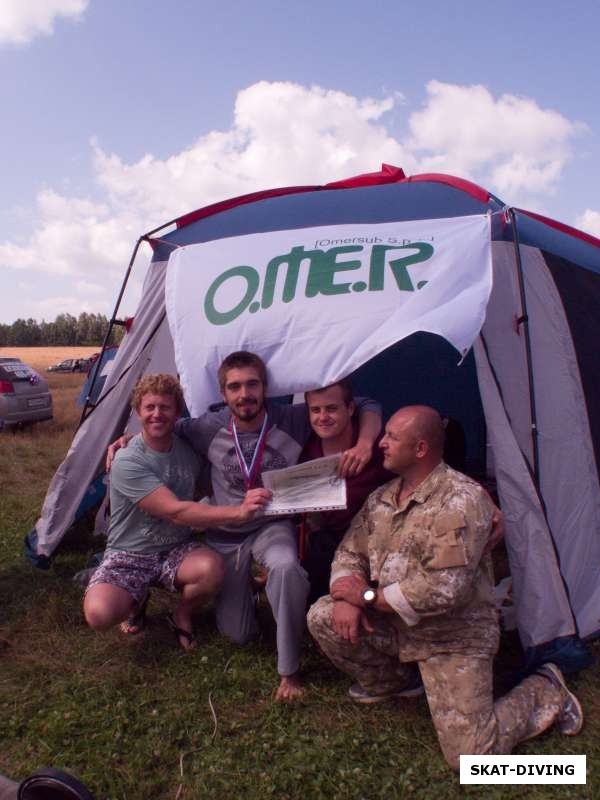 Романов Артем, торжественное вручение поездки на Волгу в 2013 году от компании OMER