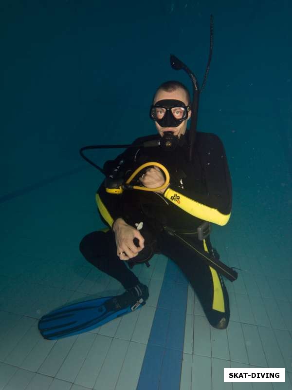 Щербаков Владислав, демонстрирует навык снимания снаряжения под водой