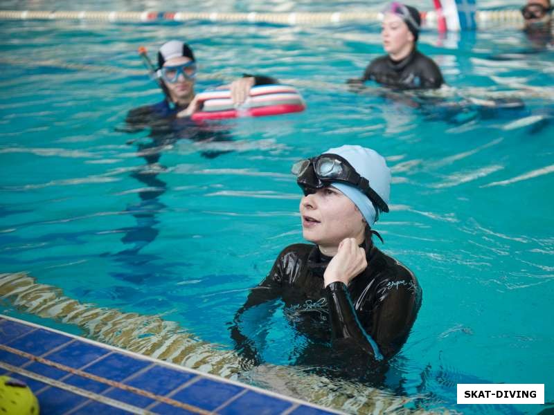 Есипова Наталья, проплыв 90 метров и выйдя на пределе первым делом надо освободить дыхательные пути, где при этом окажется маска - это уже второй вопрос