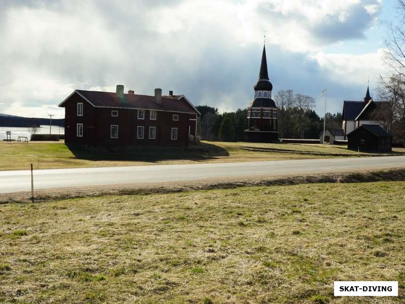 Шведские и норвежские селения очень похожи, компактные домики, выкрашенные, как правило, в красный цвет