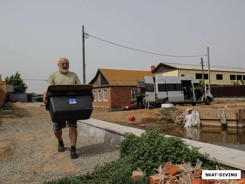 Ильюшин Владимир, папы Димы Ильюшина и Саши Врублевского провели 6 дней на берегу Волжских раскатов с удочками и палатками, пока мы жили на базе Карай