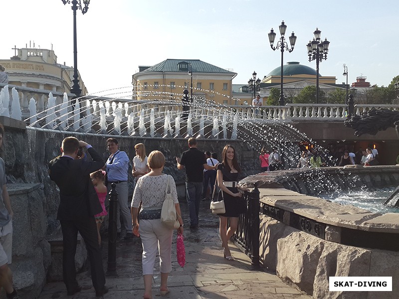 Единственный день когда ребята смогли найти время на небольшую прогулку по Москве