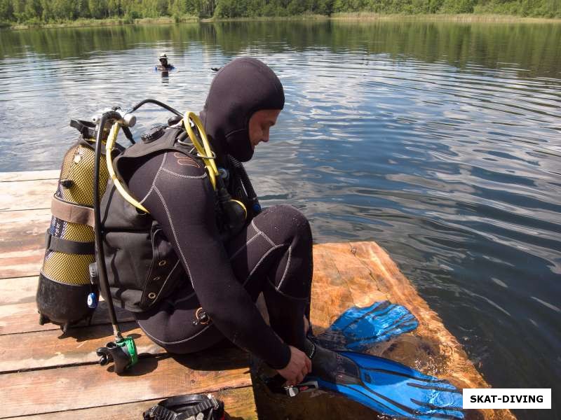 Морозов Андрей, на мостике Круглого озера очень удобно собираться в подводный путь