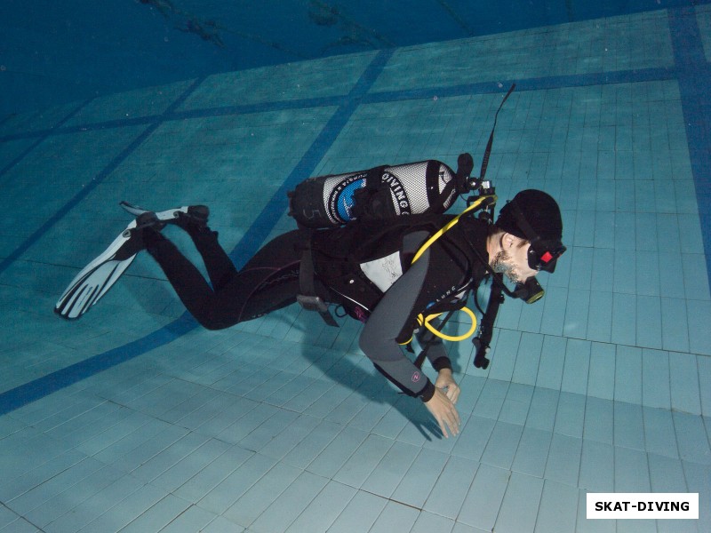 Адылина Екатерина, освоение техники передвижения под водой «задним ходом» - дело не простое