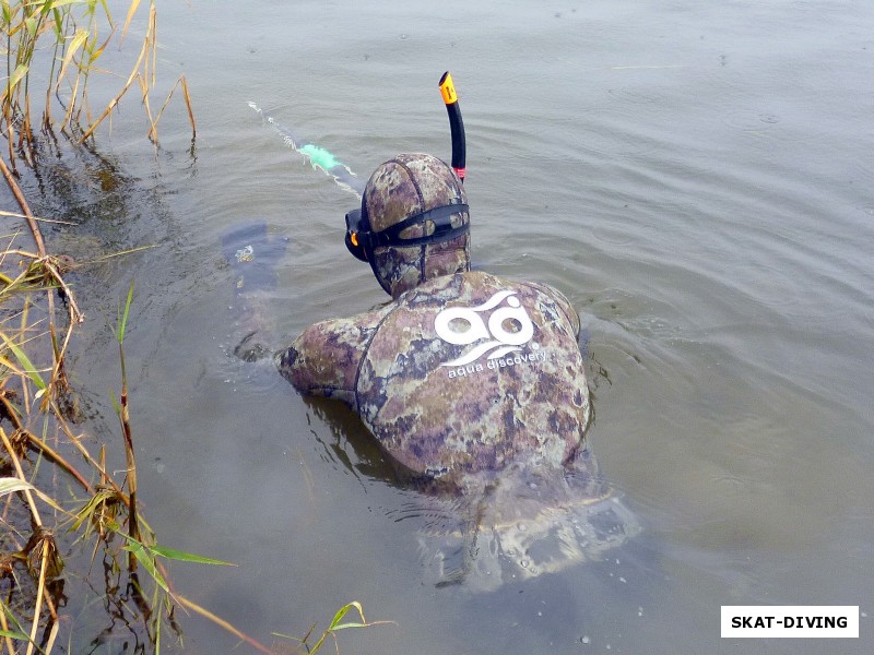 В связи с низким уровнем воды на раскатах, приходилось практически на пузе ползать в поиске рыбы