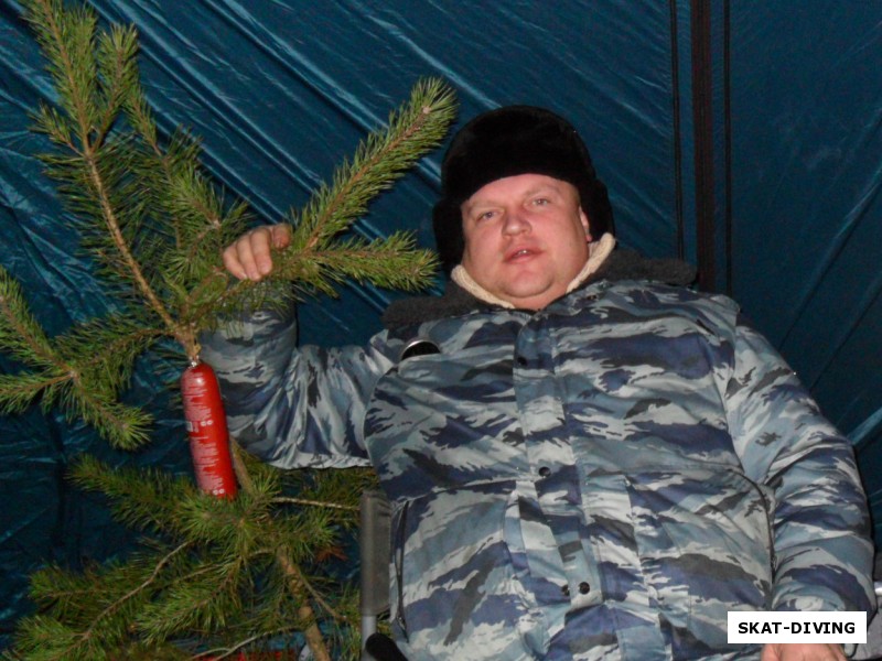 Дюков Александр, в шатре даже украшенная новогодняя елка была