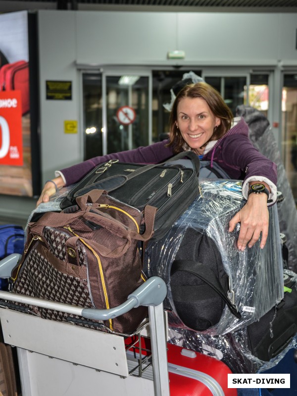 Романова Марина, итак у каждого - чемодан с багажом, сверток с лыжами или сноубордом и ручная кладь