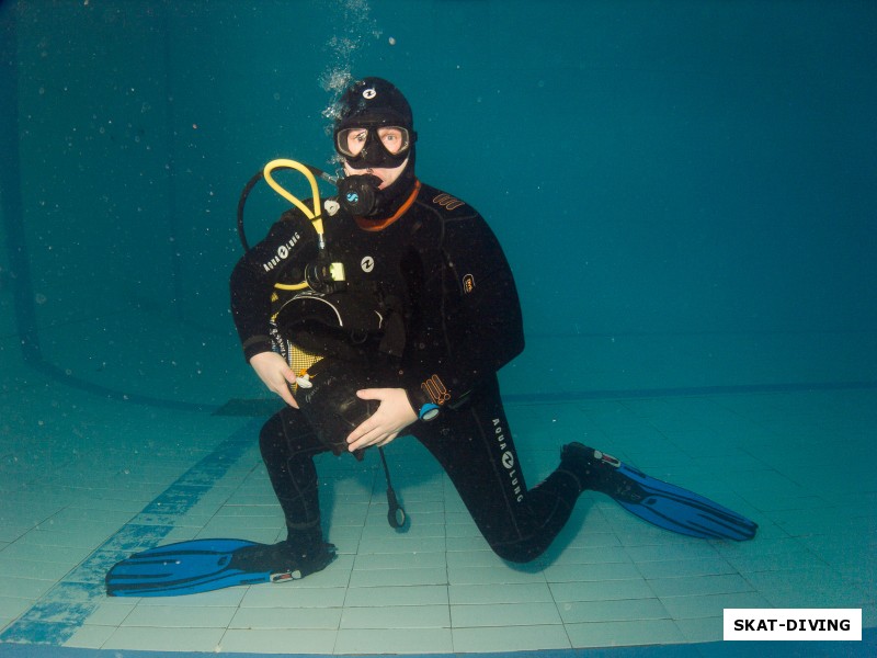Петраков Дмитрий, снятие снаряжения под водой – стандартное упражнение на курсе