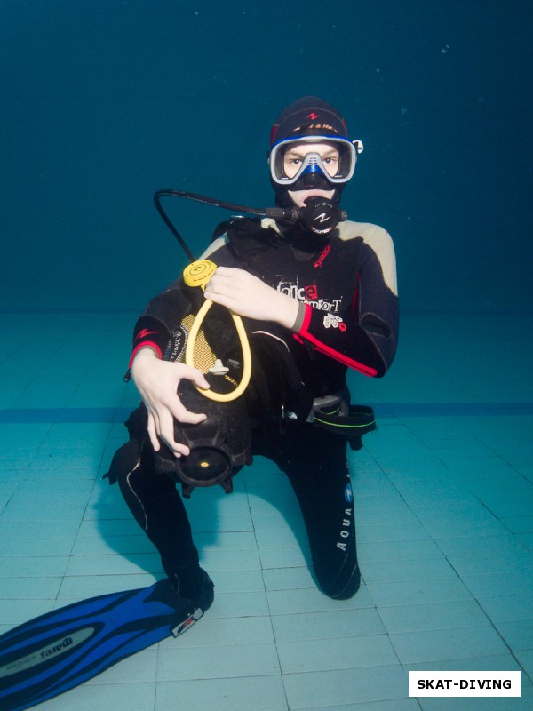 Уткин Илья, иногда под водой необходимо снять снаряжение, чтобы, например, поправить крепление баллона