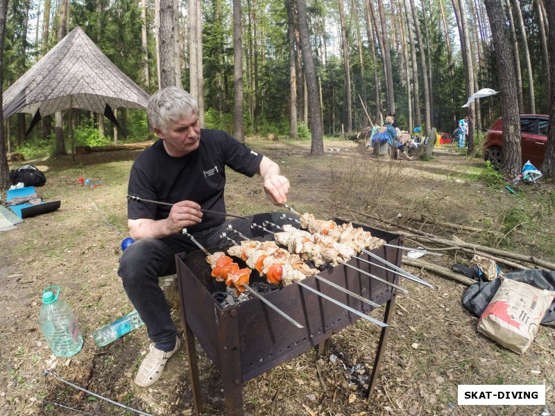 Истомин Дмитрий, взял шефство над шашлыками и больше не выпускал его из своих рук, за что и спасибо