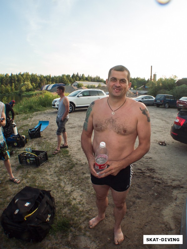 Овсянников Сергей, привез мороженное, воду и такую заманчивую байку про затопленный в карьере экскаватор)))