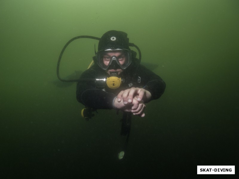 Коваль Захар, и еще одна фотка, показывающая реальный уровень плавания выпускников 2015. За такую подготовку будем не забывать благодарить нашего инструктора Романа Кирюхина!