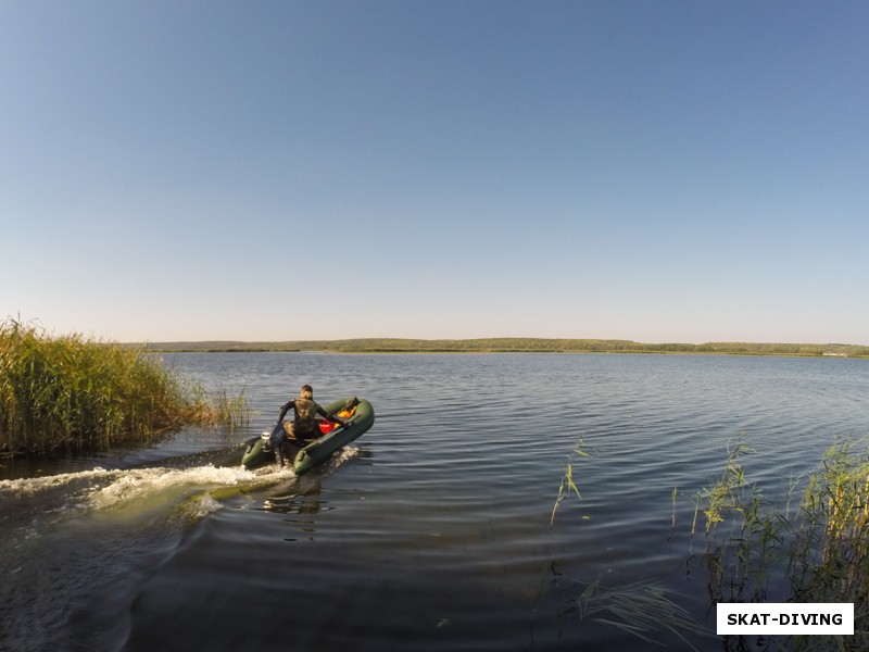 Валера решает собирать лодку и двигаться на ней на большую воду, в сторону основной части водохранилища