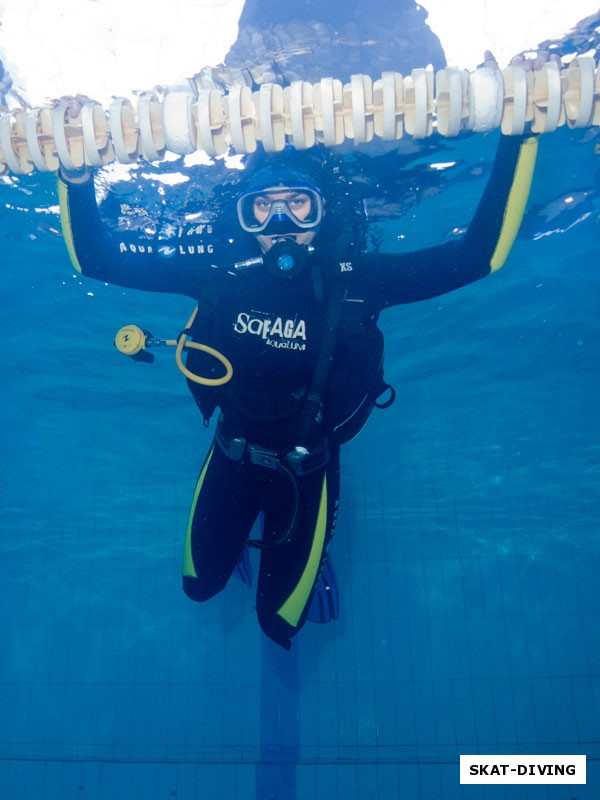 Миронова Кира, взгляд на подводный мир бассейна и первые вдохи из акваланга