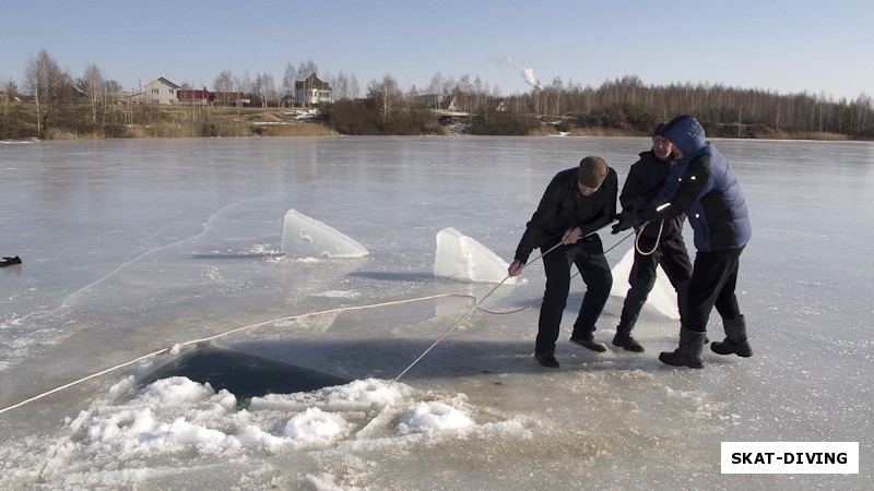 А дальше тянем репку, доставая кусочек за кусочком из воды. Это скорее забавно, чем тяжело))