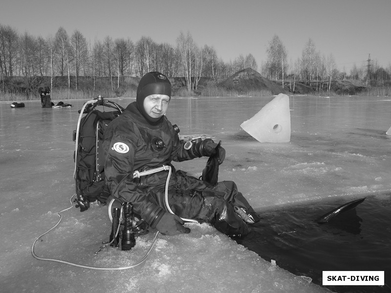 Шикун Александр, инструктор, самый опытный в составе белорусской команды, отправился на разведку...