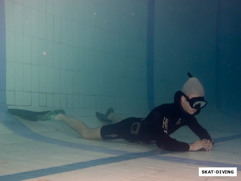 Гирин Александр, статические задержки дыхания на глубине 4.5 метра