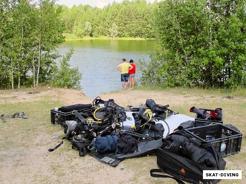 Акваланги собраны, можно пойти и посмотреть на воду, настроиться так сказать