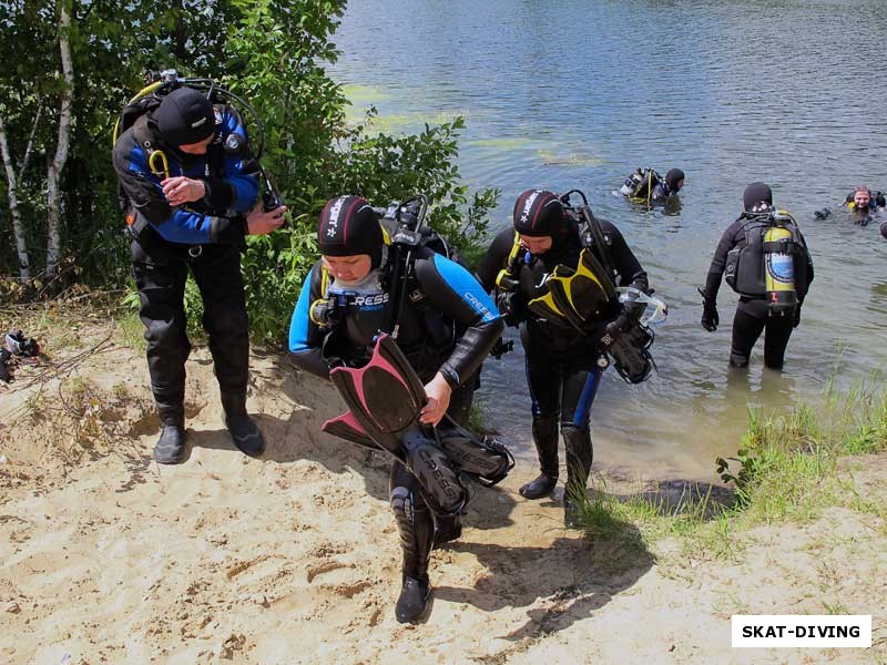 Шустерова Светлана, Шустеров Виктор, прошли открытую воды в Красном море пару недель назад, а тут местное болото, интересно, каков контраст)))