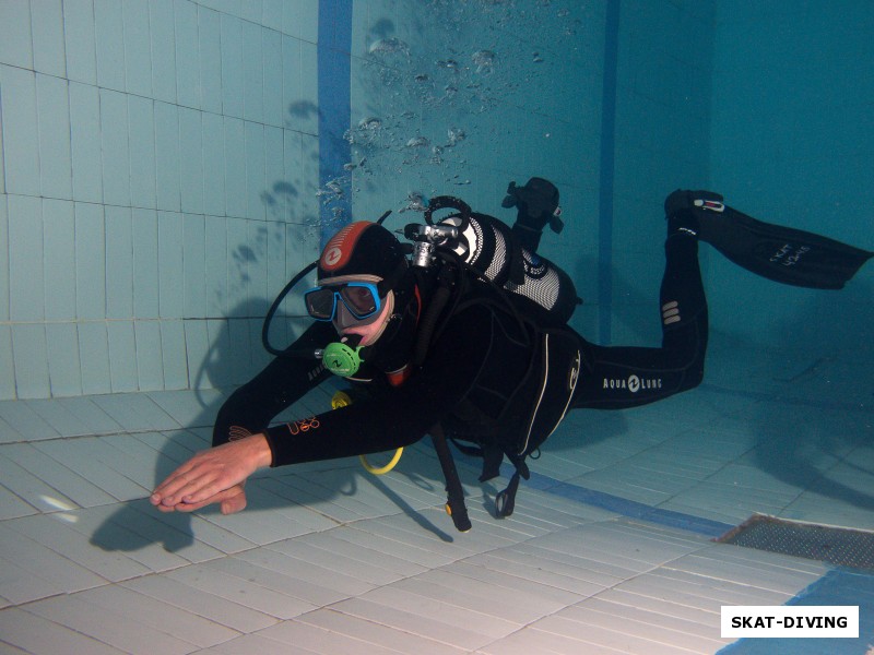 Шукста Игорь, фридайвер с аквалангом уже имеет определенные привычки при плавании