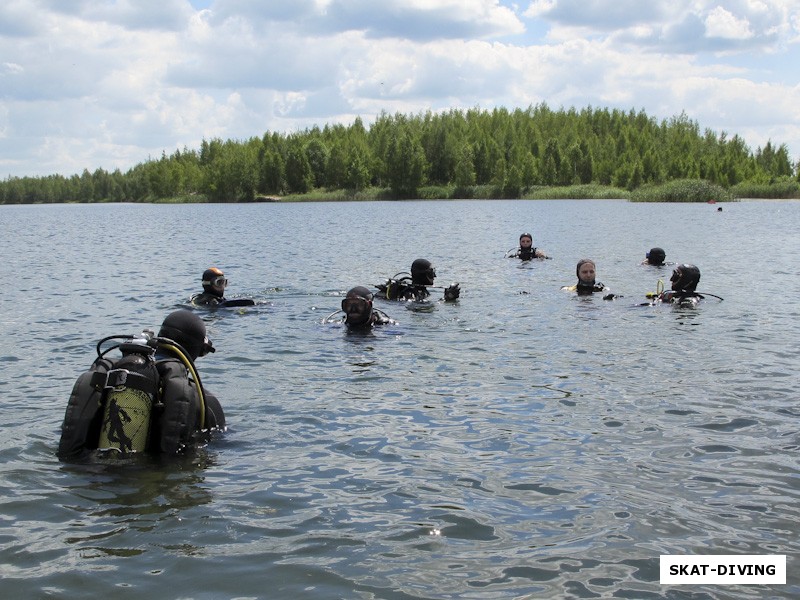 Под водой в этот день местами было тесновато!