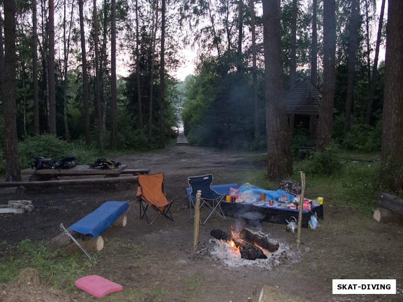 Ночь в лагере у костра была не сильно длинной, большинство участников, притомившись от активного вечера, быстро отправились спать