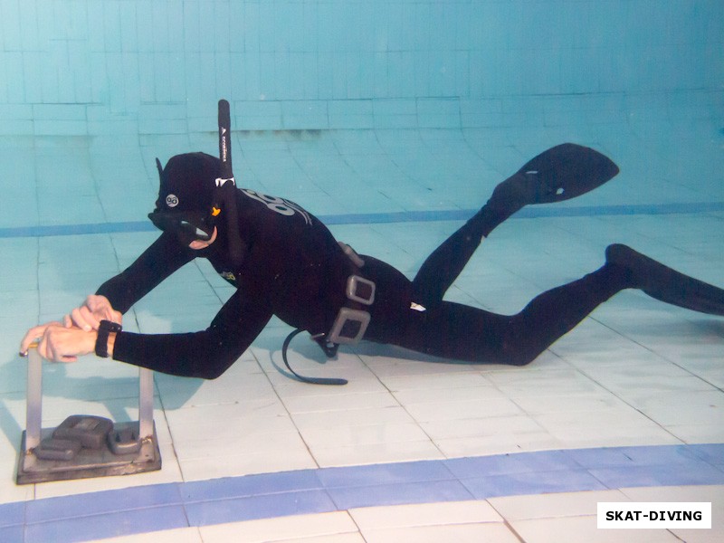 Первые попытки статических задержек дыхания на глубине 4.5 метра