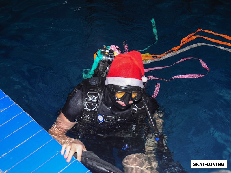 Шукста Игорь, в костюме новогоднего эльфа встречал и провожал гостей к подводной елке, за что ему огромное спасибо!