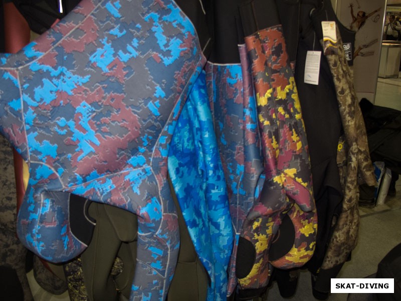 Компания AQUADISCOVERY в этом году представила необычайно яркие расцветки костюмов. О возможности заказа таких гидрокостюмов спрашивайте в магазине