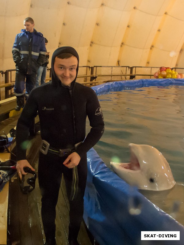 Барсуков Василий, киты умеют ловко обливать прохожих водой и рядом с ними постоянно приходилось быть «на чеку», но, одев гидрокостюм, можно расслабиться