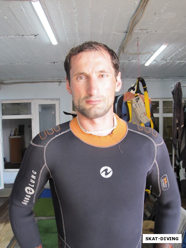 Романов Игорь, соискатель на звание Open Water Diver IANTD сделал пять погружений в открытом море на глубины до 15 метров... Ох уж и запомнятся ему гроты «Якорной банки»