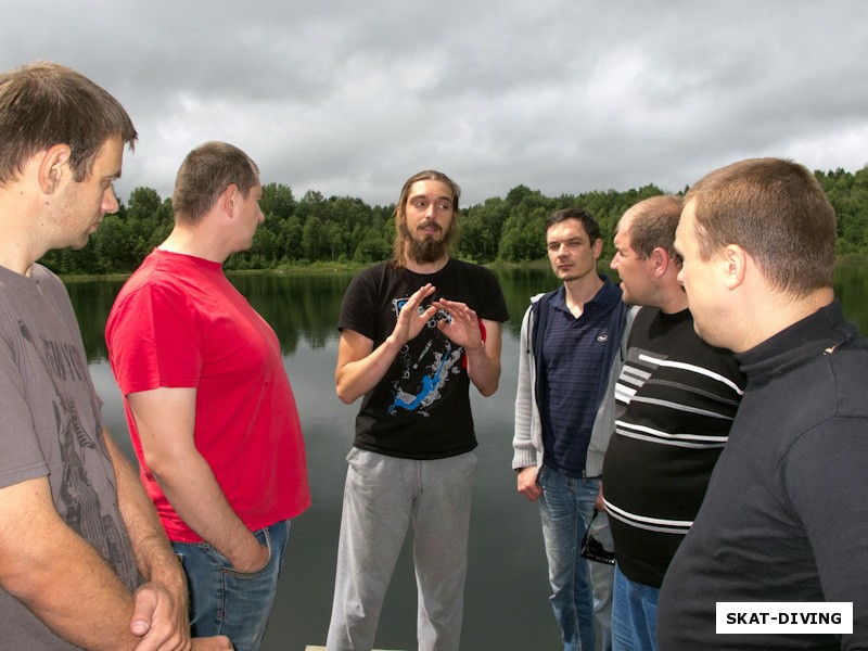 Горемыкин Андрей, Корпылев Максим, Романов Артем, Максимчук Максим, Харитонов Игорь, Быченков Дмитрий, с чего начинается любое погружение? Правильно, с брифинга!