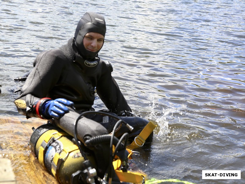 Кирюхин Роман, закончил принимать открытую воду у студентов, выглядит уставшим