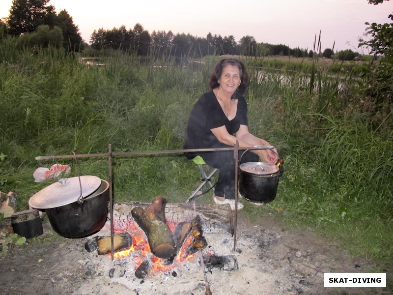 Погосян Лидия, знакомьтесь, мама Артема Погосяна, приехала на несколько недель его проведать и составила компанию сыну на клубном выезде