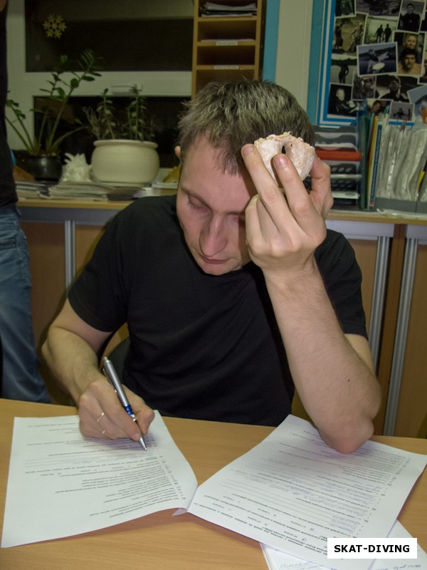 Богданов Павел, сладкое полезно для мозговой деятельности, так что пряникам на экзамене самое место