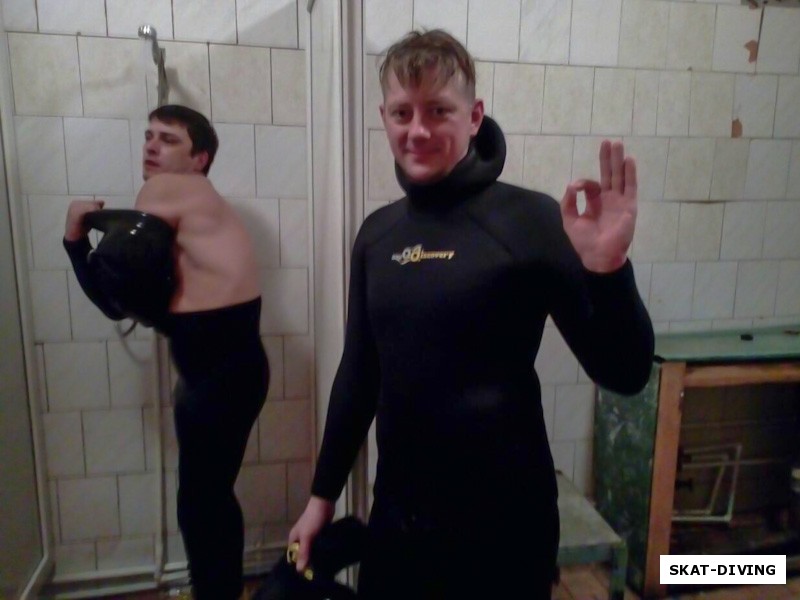 Шукста Игорь, Волков Дмитрий, по приезду в Десногорск одеваем костюмы в местной бане, комфорт - дело такое