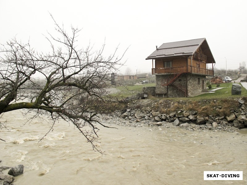 река «Черек» у поселка Верхняя Балкария