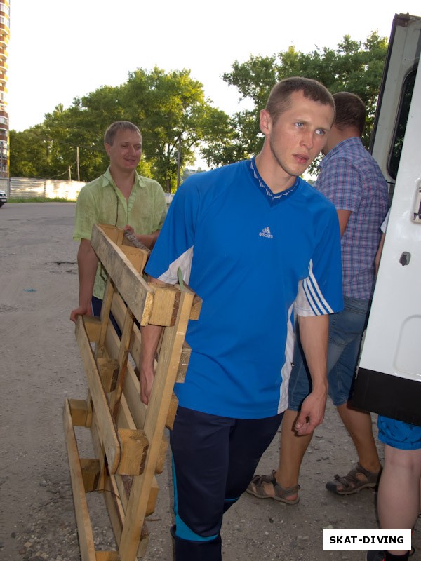 Спиридонов Артем, Щербаков Дмитрий, деревянные поддоны сопровождают аквалангистов каждый выезд, многофункциональная и удобная вещь