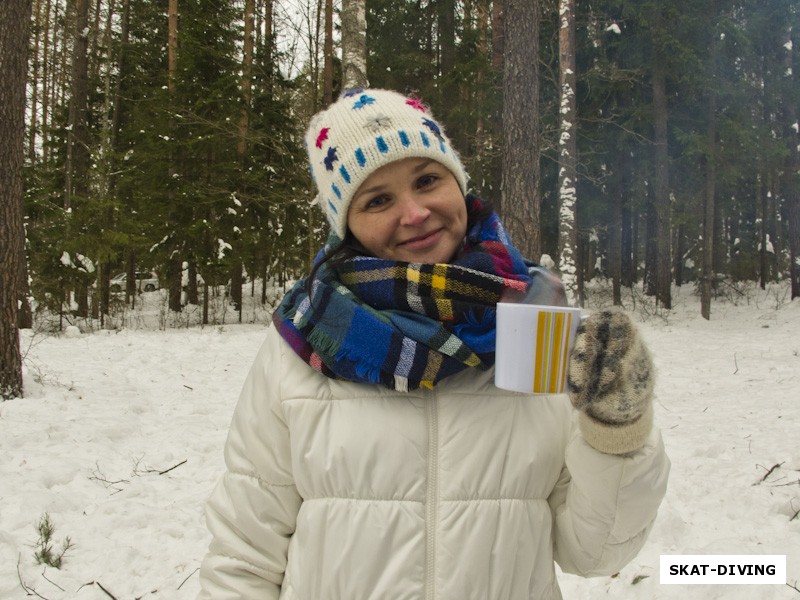 Шайдт Ирина, в хорошем настроении с чашечкой согревающего напитка