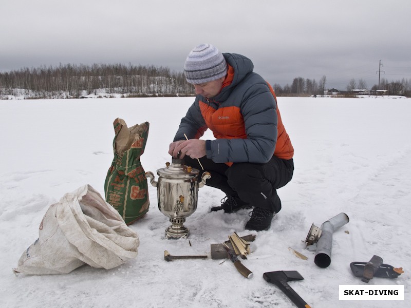 Азаркин Юрий, порадовал всех самоваром, так что с горячей водой проблем не было