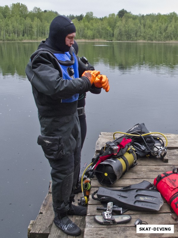 Щербаков Дмитрий, ниже 5 метров вода - 4.5 градуса, самое оно для сухого костюма