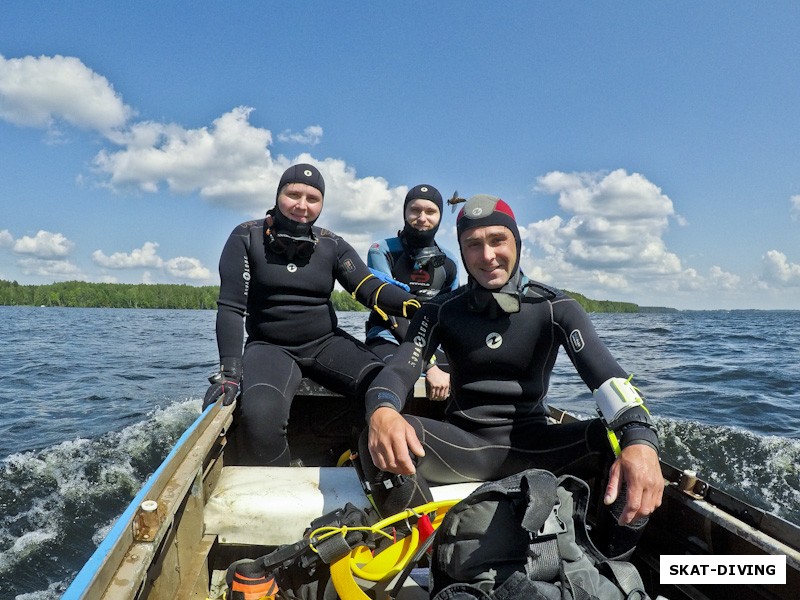 Черняков Дмитрий, Алексеев Артем, Корнеев Алексей, и насекомое, удачно попавшее в кадр