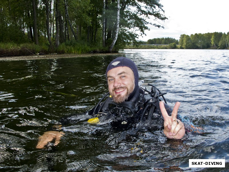 Барабанов Дмитрий, «не обманывай, вторая половинка не смогла приехать нырять из-за температуры, так что палец лишь один»..