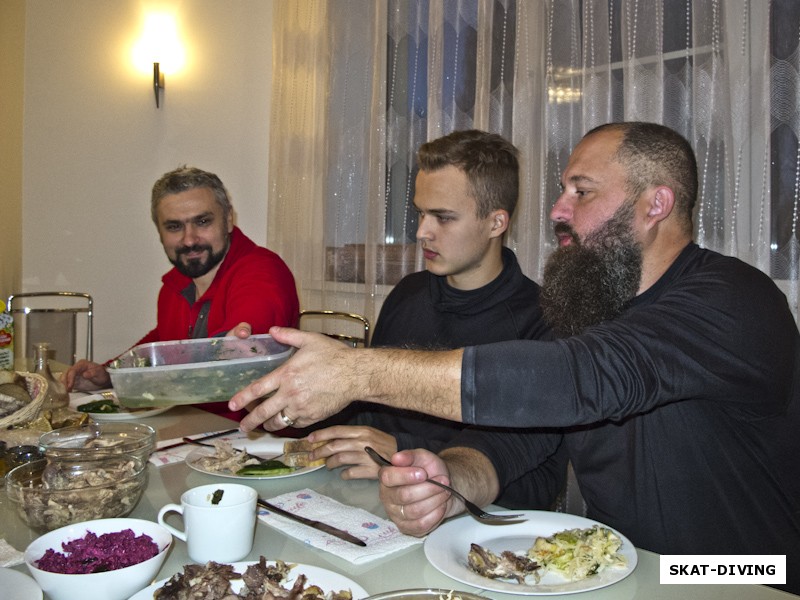 Зюков Роман, Зеленев Максим, Зеленев Андрей, за ужином