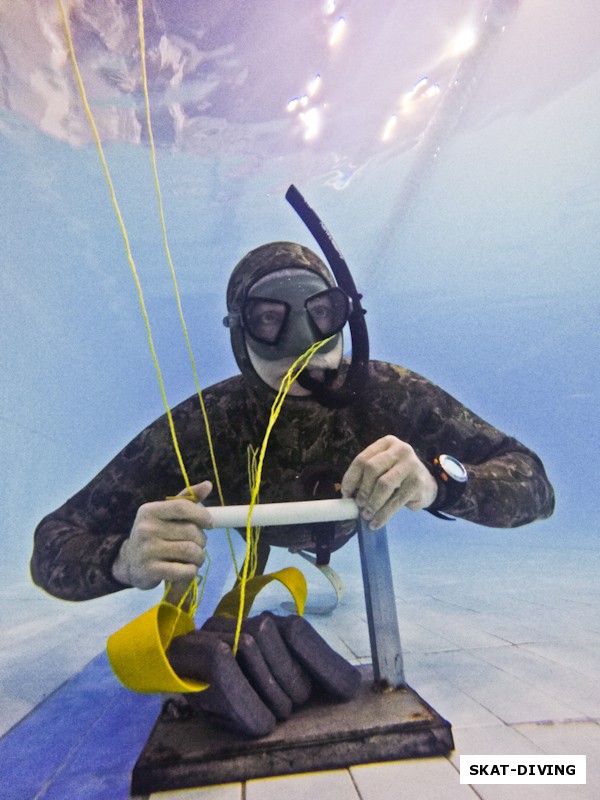 Назаров Сергей, несмотря на сложности удержания себя под водой выдал более 3 минут задержки дыхания