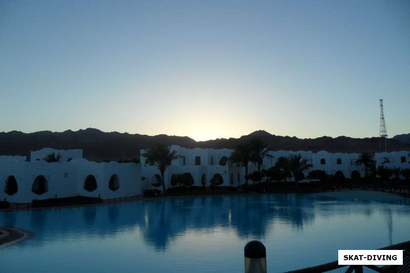 отель Hilton Dahab на закате